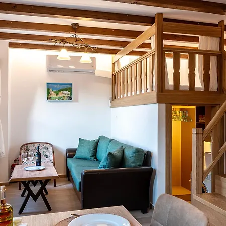 Archangel's Nest- Wings & Hideaway Apartment *