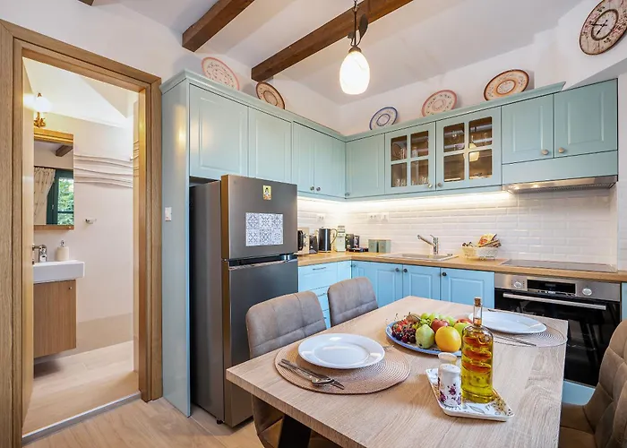 Archangel's Nest- Wings & Hideaway Apartment